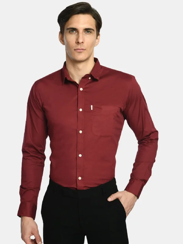 Savings Spectacular Men's Maroon Solid Regular Fit Casual Shirt