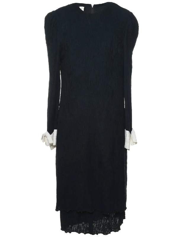 Weekend Bargains to Snag Black Dress - M