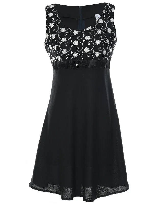 Daily Special Black & Silver Embellished Evening Dress - L